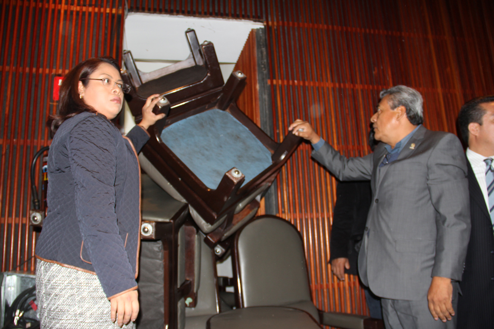 สภาเม็กซิโกสุดวุ่น ส.ส. ตะลุมบอนคัดค้าน พ.ร.บ.แปรรูปพลังงาน