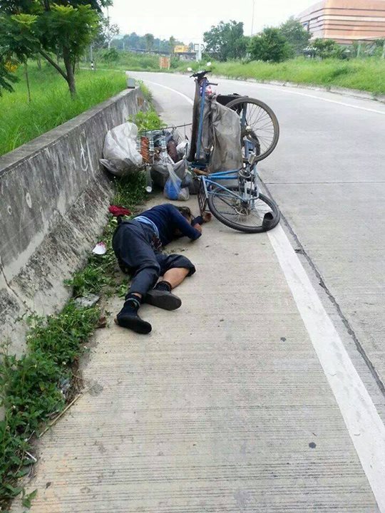 โจรโหดทำร้ายพ่อค้าปลาหมึกย่างสลบริมถนน