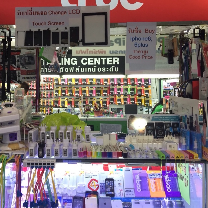 พ่อค้า iPhone ขี้โกง แอบสับอุปกรณ์ปลอมยกกล่อง 