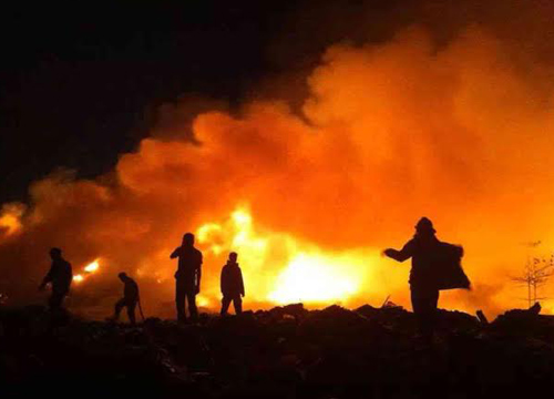 ไฟไหม้ที่เก็บของเก่าซอยโรงเหล็ก