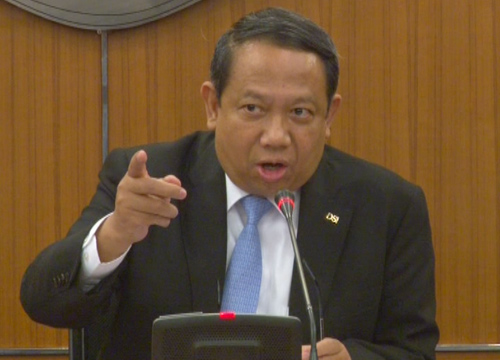 นายธาริต เพ็งดิษฐ์