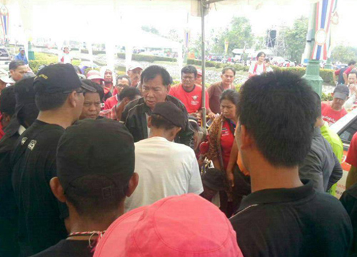 จตุพร ถูกหนุ่มมหาสารคามปาหินใส่