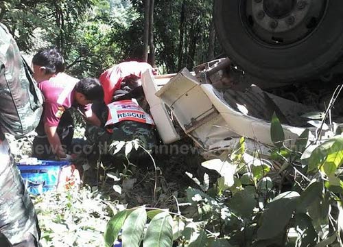 รถพ่วงพลัดตกดอยรวก