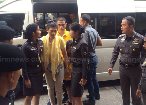 สุดาทิพย์ ม่วงนวล ตำรวจนำตัวฝากขัง คดีหมิ่นเบื้องสูง