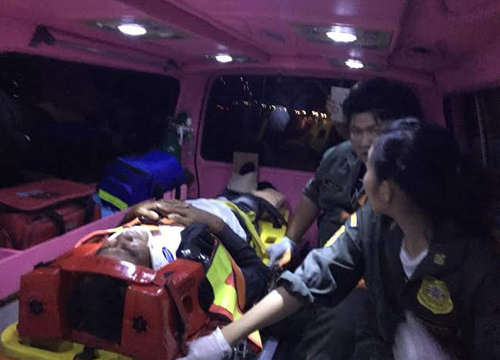 เก๋งซิ่งทางด่วนพุ่งชนมอเตอร์ไซค์ตำรวจ