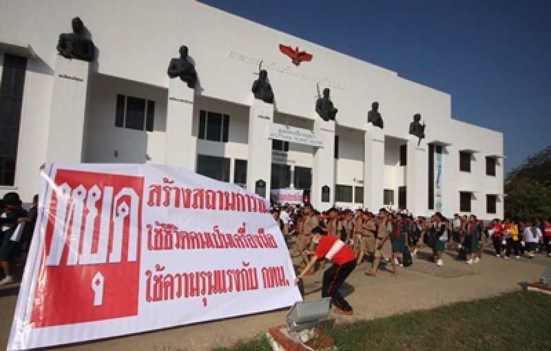 นักเรียน-นักศึกษาอยุธยา จุดเทียนสันติภาพ รวมพลังหนุนเลือกตั้ง