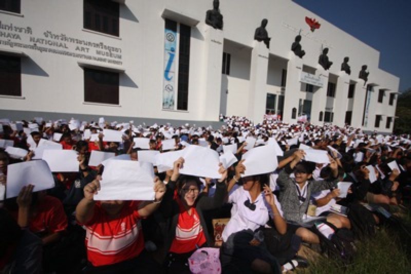 นักเรียน-นักศึกษาอยุธยา จุดเทียนสันติภาพ รวมพลังหนุนเลือกตั้ง