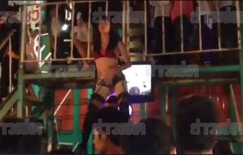 รองผู้ว่าฯ พิษณุโลก สั่งสอบสาวโคโยตี้เต้นยั่วในงานพุทธชินราช 