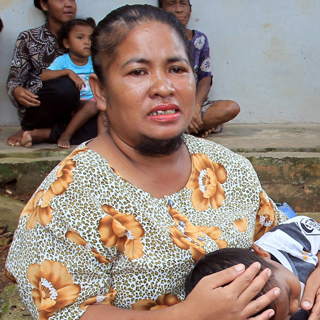 คุณแม่ลูกสองชาวอินโดนีเซีย มีเครายาวเฟิ้มใต้คาง