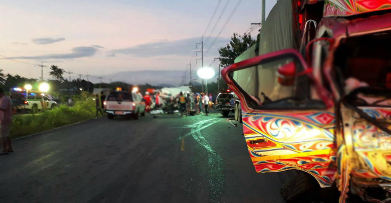 รถตู้สระแก้วหลับในชนรถพ่วง