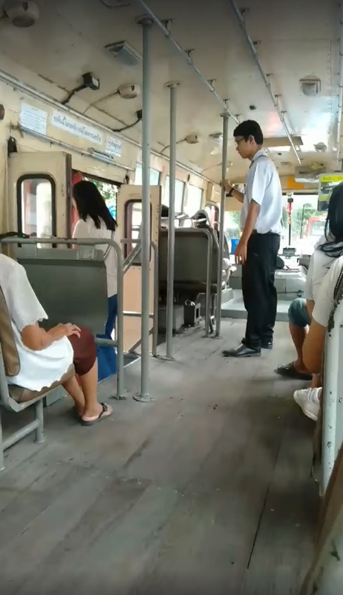 กระเป๋ารถเมล์ทำดี