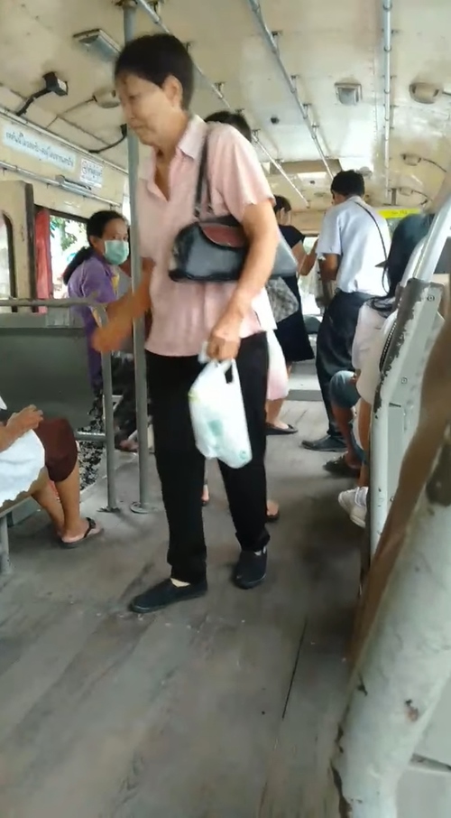 กระเป๋ารถเมล์ทำดี