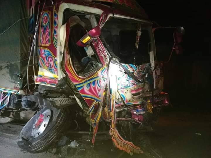 รถตู้สระแก้วหลับในชนรถพ่วง