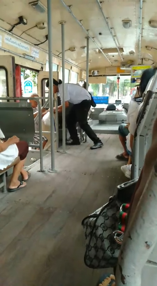 กระเป๋ารถเมล์ทำดี