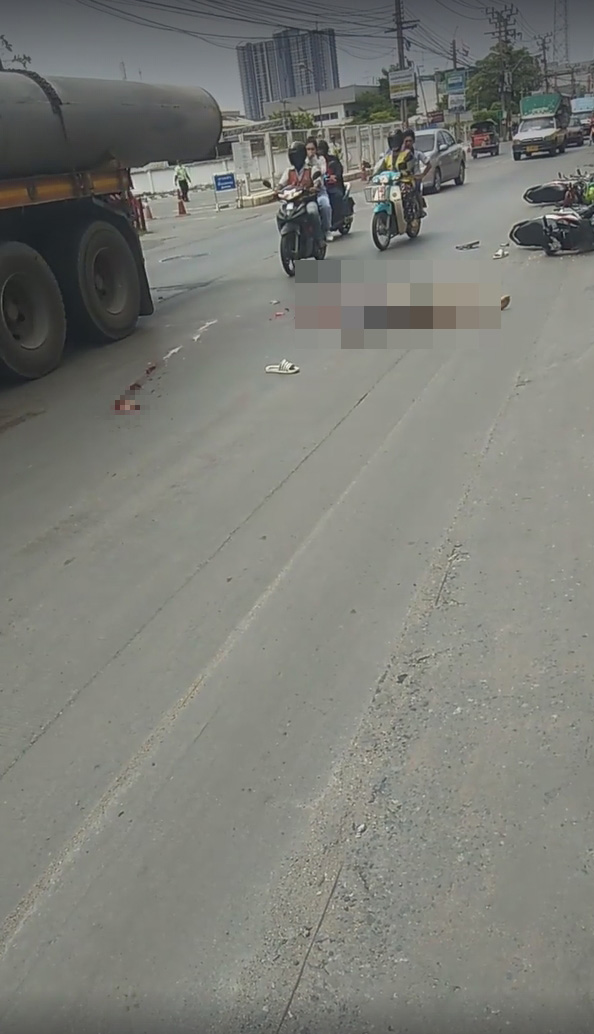 18 ล้อชนมอเตอร์ไซค์