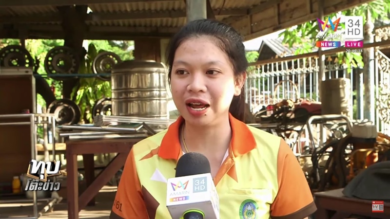 ลุงขับรถตู้ เต้นโยกตามเพลง