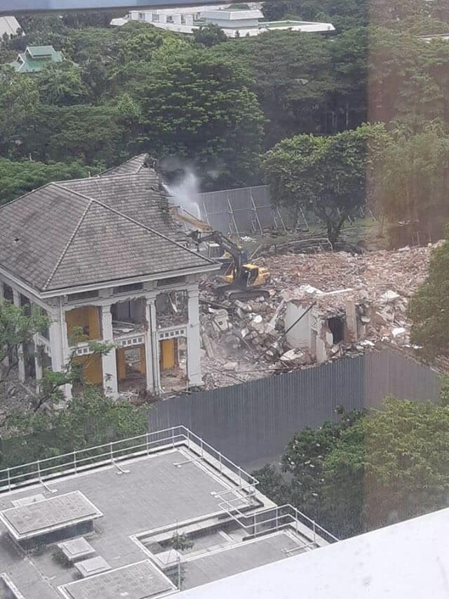 ทุบสถานทูตอังกฤษ