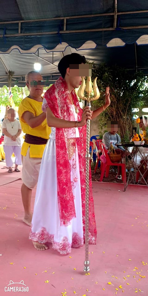 แฉร่างทรง