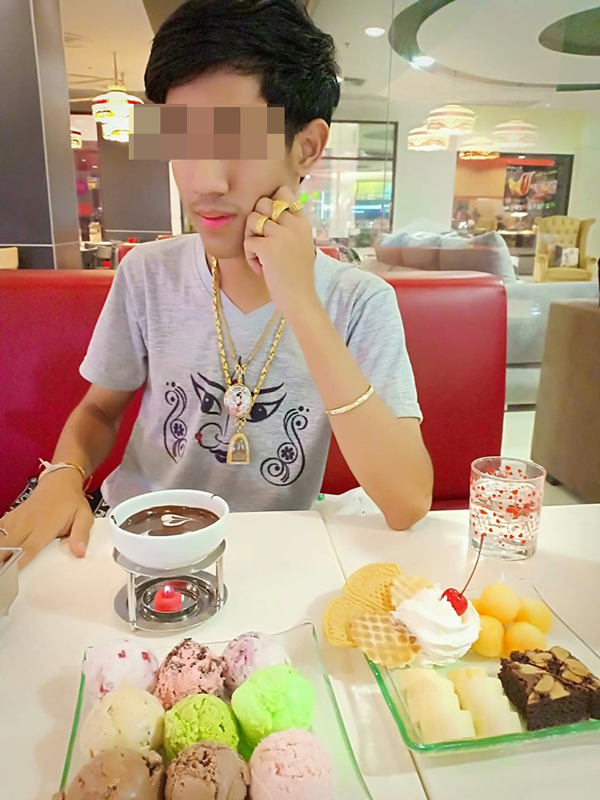 แฉร่างทรง