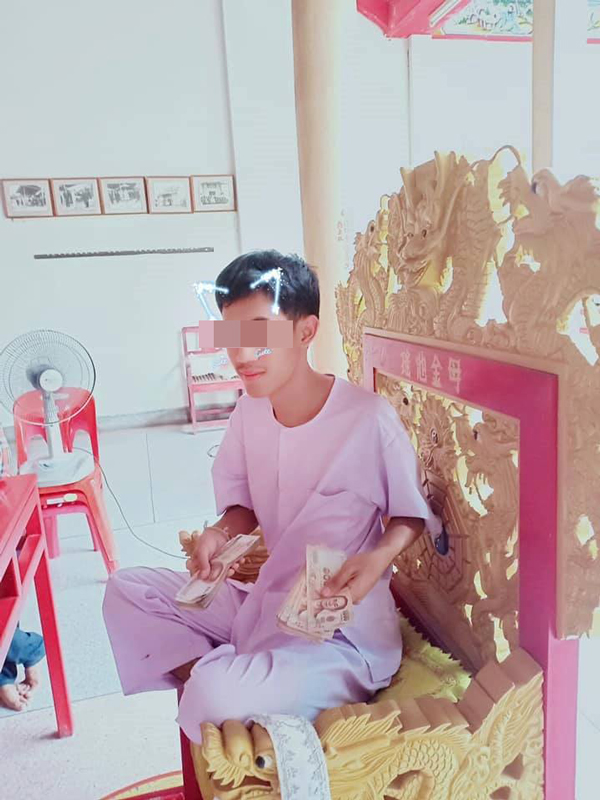 แฉร่างทรง