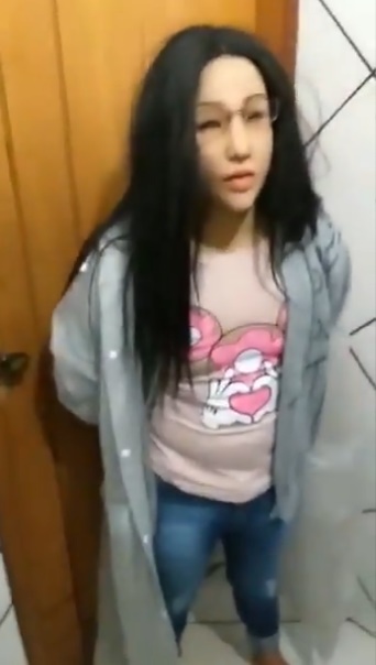 ปลอมตัวหนีคุก
