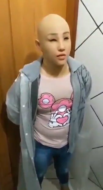 ปลอมตัวหนีคุก