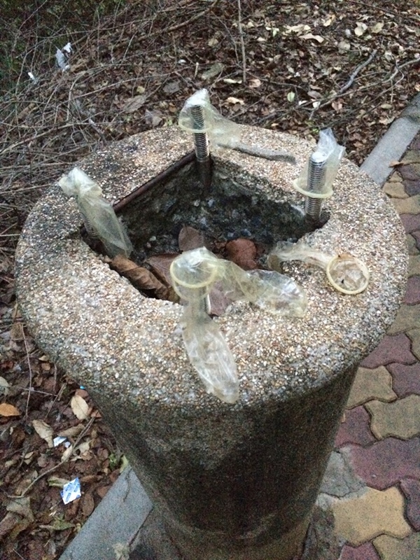 จุดทิ้งถุงยางเขาพระตำหนัก