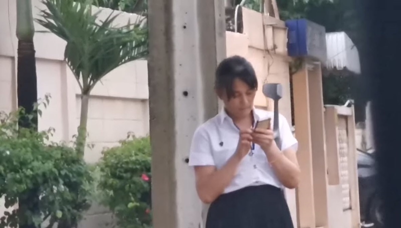 มะลิ นศ.ญี่ปุ่น ขวาง จยย. ขี่บนทางเท้า