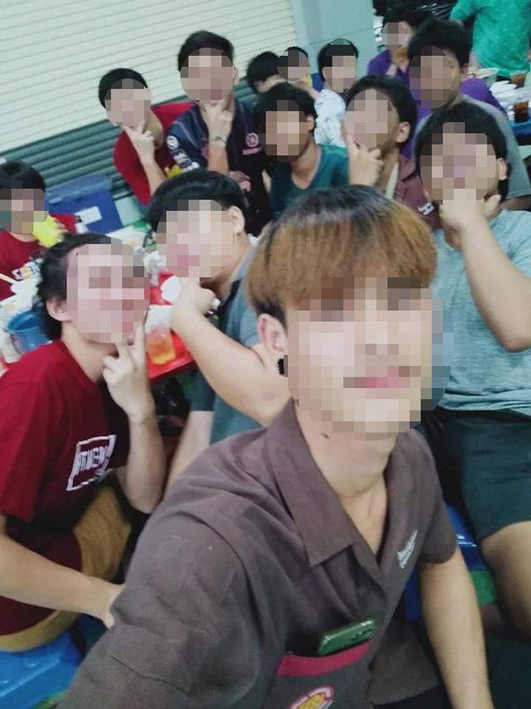 รถชนเสาไฟฟ้า