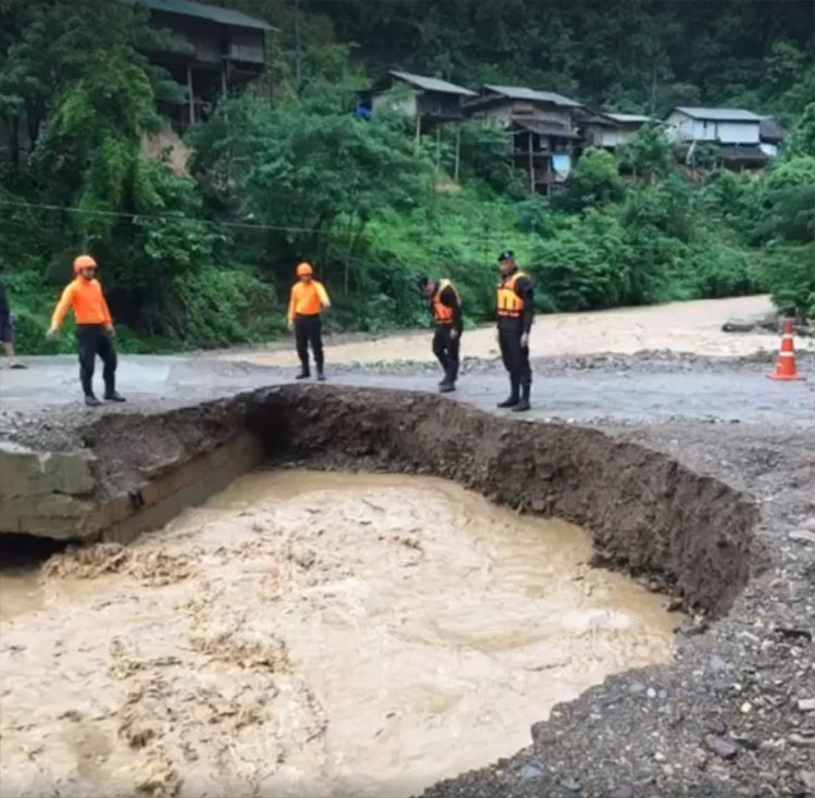 ดินถล่ม ตาก