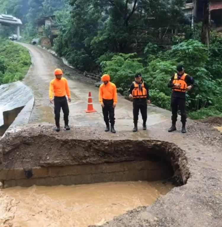 ดินถล่ม ตาก