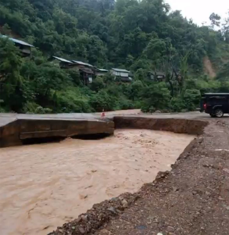 ดินถล่ม ตาก