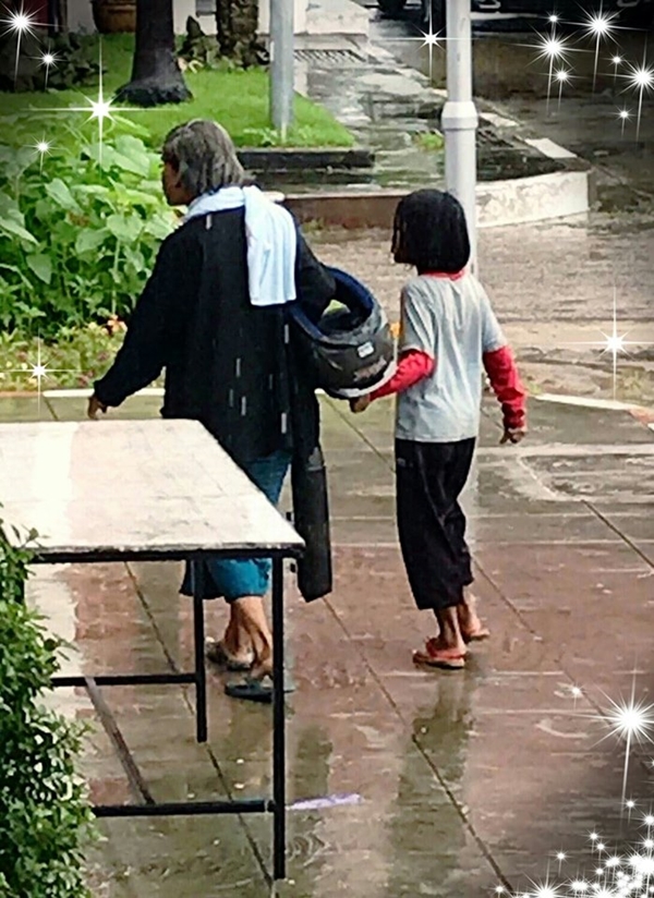 ยายตากฝน ประกันตัวเด็กแว้น