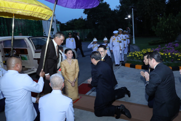 ในหลวง พระราชินี ทรงเปิดอาคารศูนย์รวมนม ณ สวนจิตรลดา