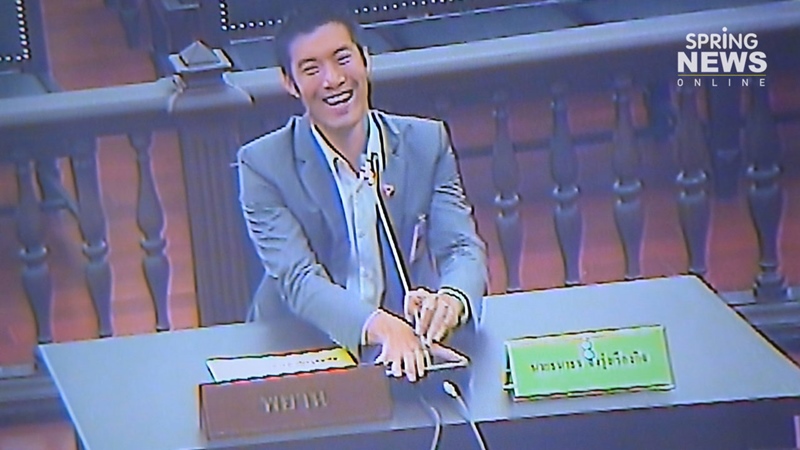 ธนาธร จึงรุ่งเรืองกิจ