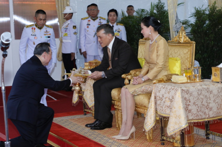ในหลวง พระราชินี ทรงเปิดอาคารศูนย์รวมนม ณ สวนจิตรลดา
