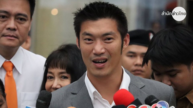 ธนาธร จึงรุ่งเรืองกิจ