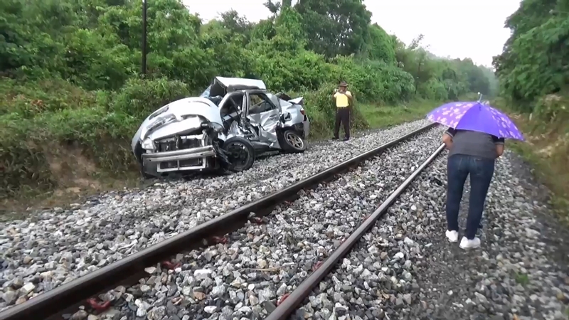 รถไฟชนรถยนต์