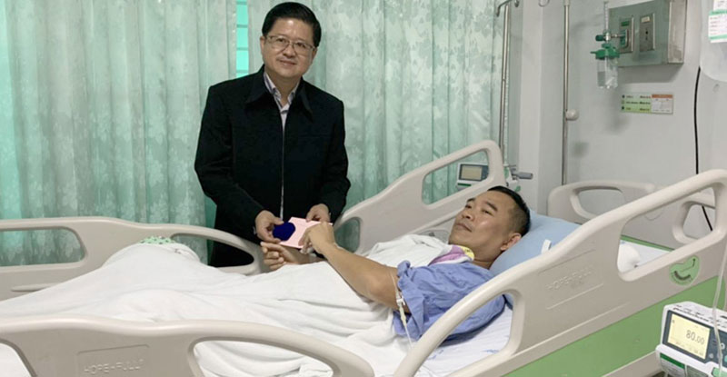 คณากร เพียรชนะ