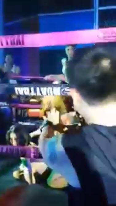 คลิปสาวเปลือยเต้นยั่วบนเวทีมวย