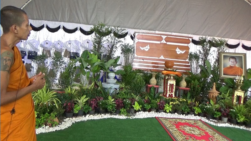 พวงหรีดชุดนักเรียน