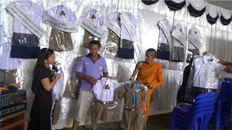 พวงหรีดชุดนักเรียน