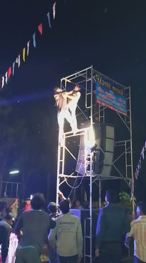 คนทะเลาะกันวันลอยกระทง