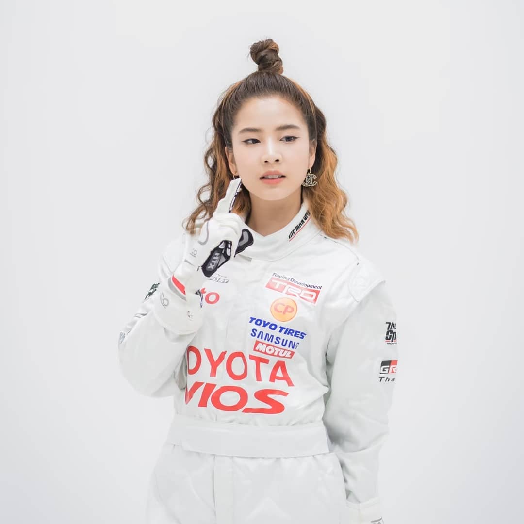 ฝน ไฮโซรังนก ซิ่งเฟอรารี่ชนแบริเออร์