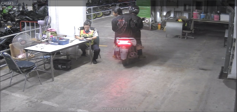 เด็กช่างชกวิศวะกลางห้าง