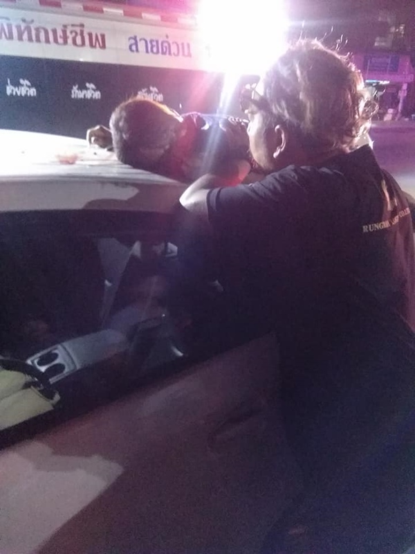 รถเก๋งชนรถซาเล้ง