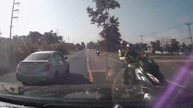 รถยนต์ชนบิ๊กไบค์