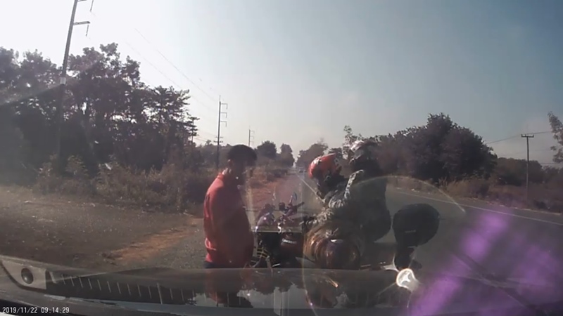 รถยนต์ชนบิ๊กไบค์