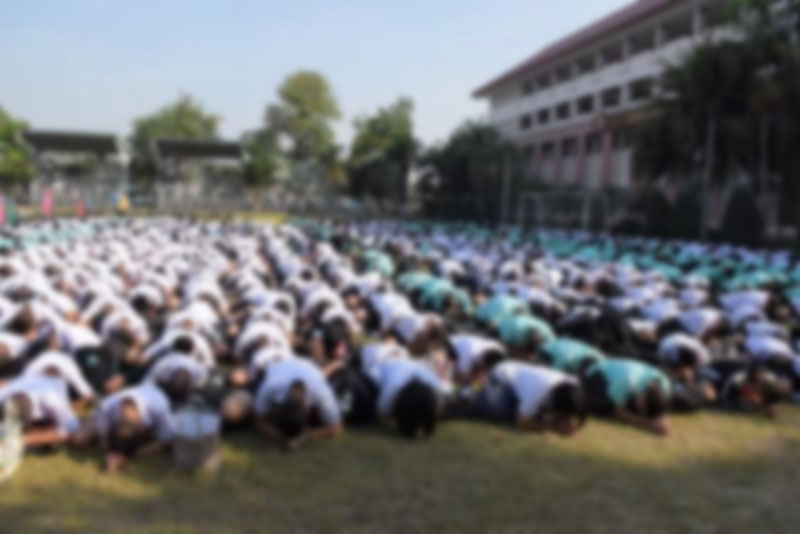 ดราม่าหมอบกราบผอ.โรงเรียน