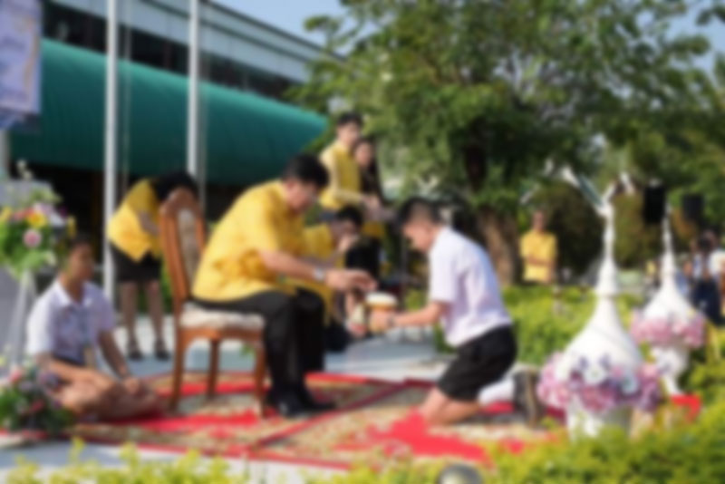 ดราม่าหมอบกราบผอ.โรงเรียน